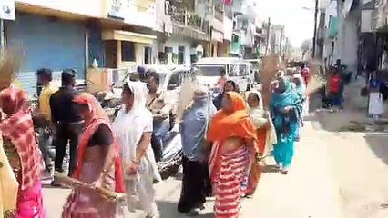 सफाई कर्मचारियों ने निकाली रैली