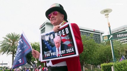 ترامب يهاجم ساخراً منافسيه الجمهوريين في خطاب أمام مؤيديه في كاليفورنيا