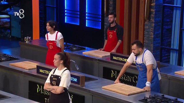 Abartılı makyajlarıyla tanınan MasterChef Esra, ilk kez doğal haliyle kamera karşısına geçti