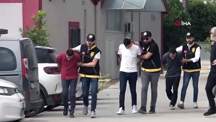 Adana'da mahkeme çıkışında eniştesini öldürdüğü öne sürülen şahıslar adliyeye sevk edildi