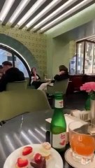 Kendisi 18, sevgilisi 57 yaşında! Marifetmiş gibi lüks yaşantısını herkesle paylaşıyor