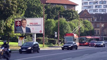 Télécharger la video: Richtungsweisende Parlamentswahl in der Slowakei hat begonnen