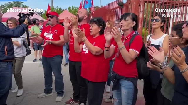 Magneti Marelli, il video della protesta dei lavoratori davanti allo stabilimento di Crevalcore