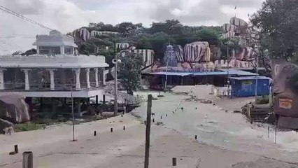 మెదక్: వన దుర్గ మాత ఆలయాన్ని మూసివేసిన అధికారులు