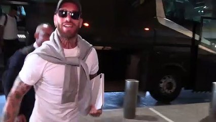 Sergio Ramos regresa a Sevilla tras el robo y su gol en propia