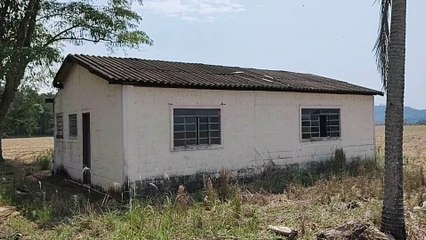 CASA ABANDONADA COM ALGO MUITO ESTRANHO DENTRO