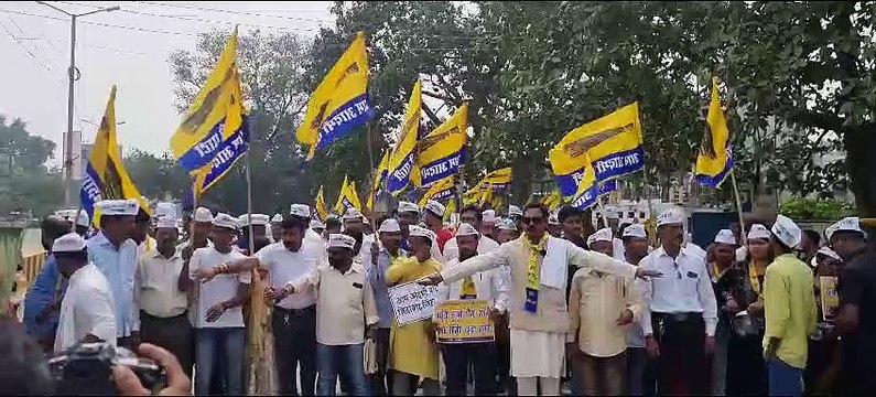 सीजीपीएससी में गड़बड़ी का मामला : सीएम आवास का घेराव करने जा रहे आप कार्यकर्ताओं को प्रशासन ने रोका