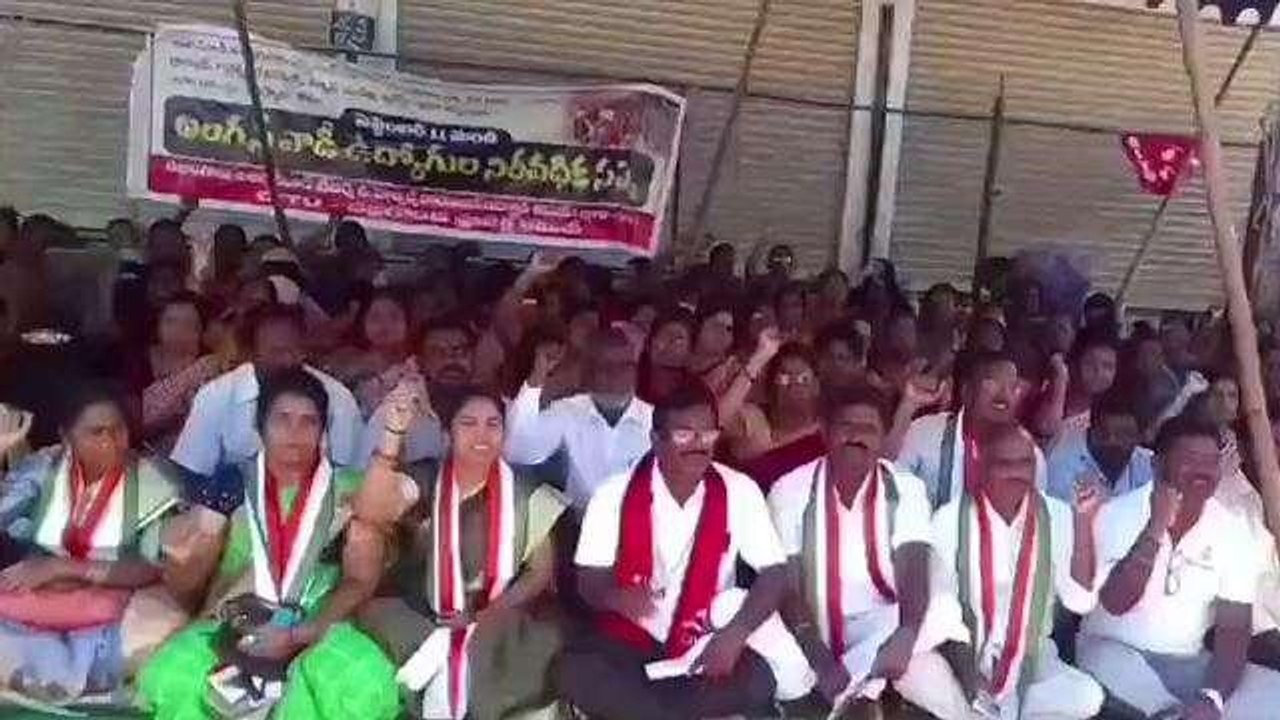 నల్గొండ: అంగన్వాడీ ఉద్యోగుల సమ్మె కు మద్దతు తెలిపిన కాంగ్రెస్