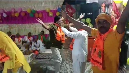 देर रात तक भजनों पर थिरकते रहे श्रद्धालु