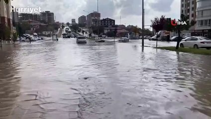 Yozgat’ta etkili olan sağanak yolları göle çevirdi