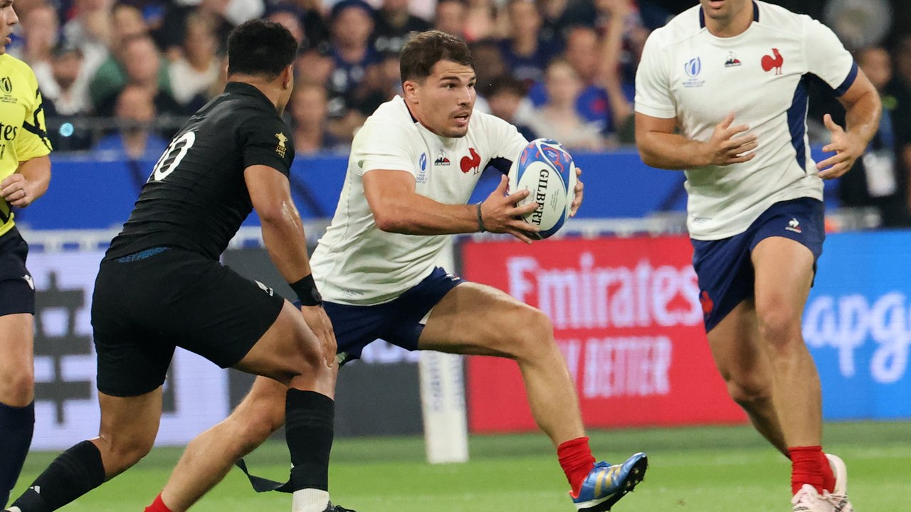 XV de France : Antoine Dupont retrouve les Bleus après avoir eu le feu vert du chirurgien