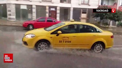 Tekirdağ'da şiddetli yağış 10 dakikada sokakları dereye dönüştürdü
