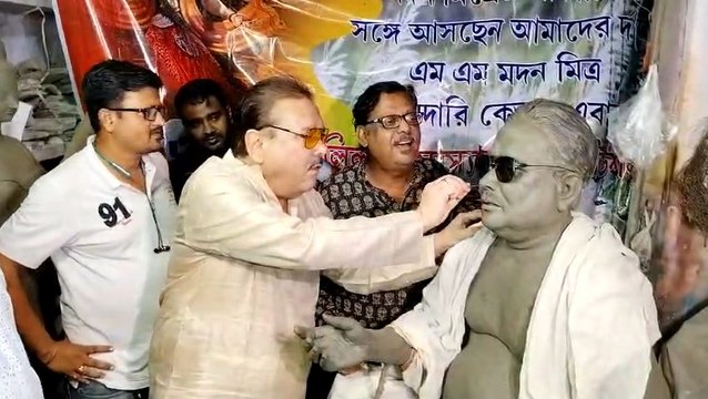এবার পুজোয় মূল আকর্ষণ মদন মিত্র, তুলির টানে সেজে উঠছেন বিধায়ক
