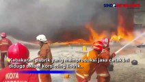 Diduga Korsleting Mesin, Kebakaran Besar Hanguskan Pabrik Percetakan di Tangerang