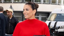 GALA VIDEO - PHOTO - Eva Longoria flamboyante : elle illumine la Fashion Week dans une tenue rouge somptueuse