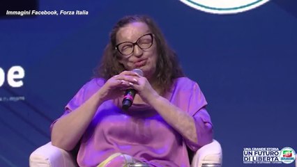 Forza Italia, a Paestum la storia di Filomena: sfregiata con l'acido dal marito