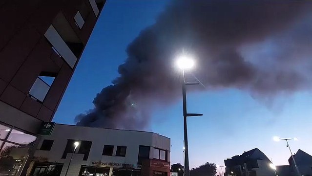 Un impressionnant incendie à Rouen dans un immeuble désaffecté