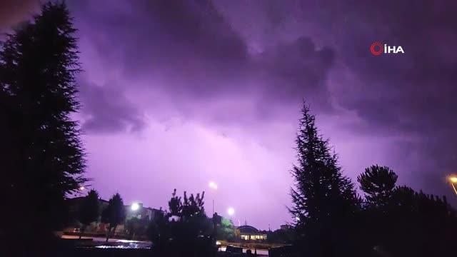 Karabük'te yıldırımlar gökyüzünde görsel şölen sundu