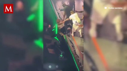 Elemento de seguridad derriba a supuesto fan en un concierto de Peso Pluma