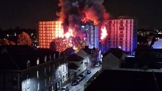 Un énorme incendie est en cours dans un immeuble désaffecté à Rouen dans le quartier Saint-Julien.