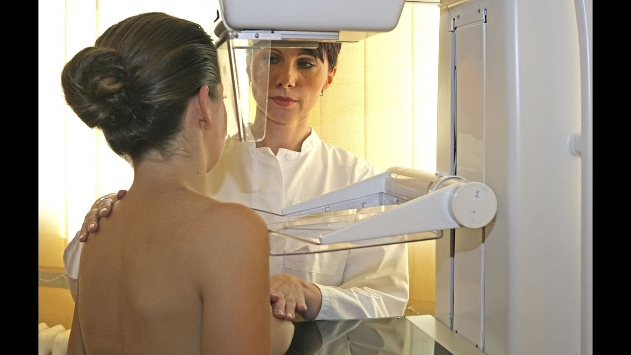 VIDEO: Pour dépister un cancer, l’auto-palpation des seins est un geste efficace