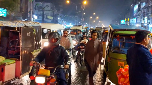 Siddique Machli Farosh - Allama Iqbal Road, Lahore Street Food - Crispy Fried Fish - Lahori Fish Fry