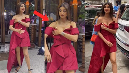 Shilpa Shetty 48 Age Red Off Shoulder Dress में Troll, बार-बार Dress ठीक करते...| Boldsky