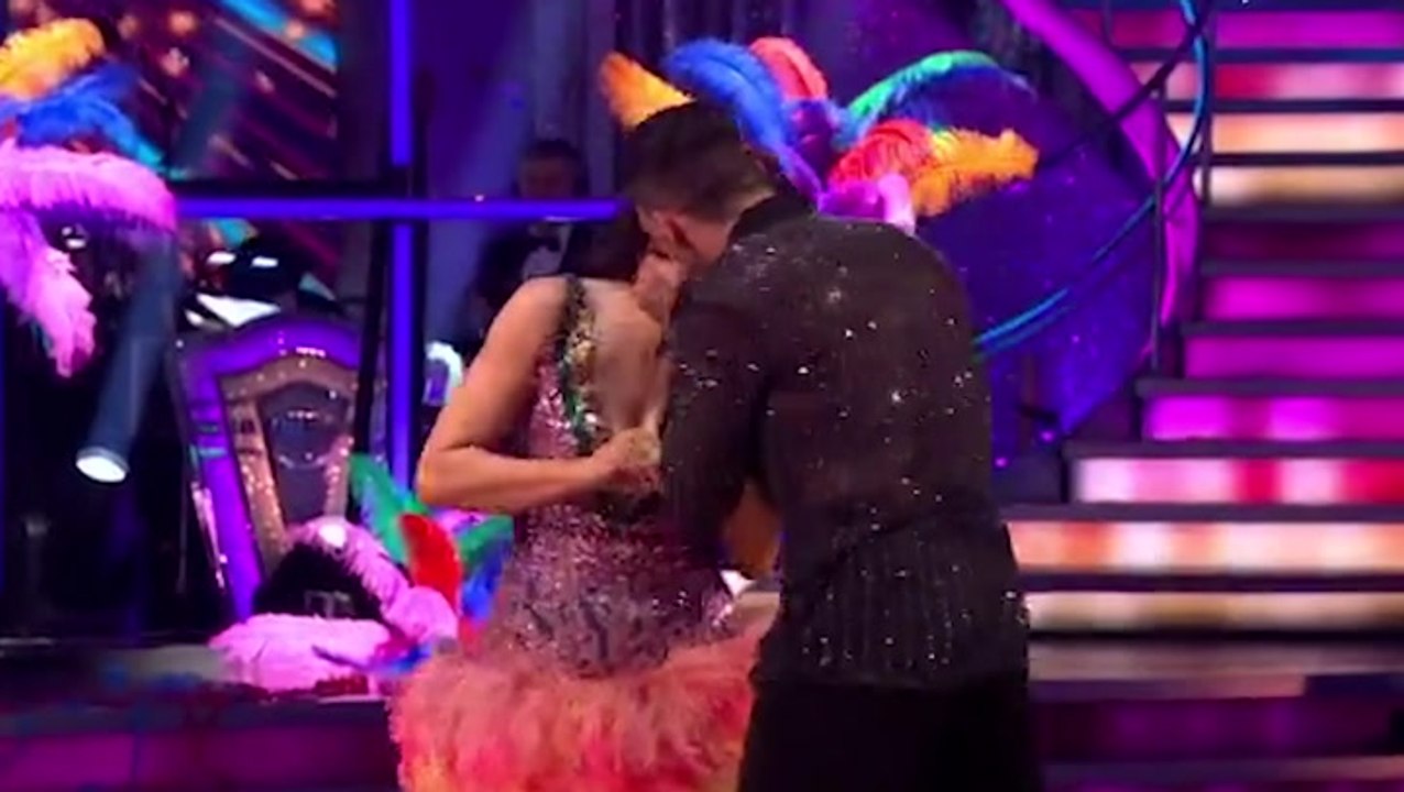 Strictly’s Giovanni Pernice kisses Amanda Abbington after they wow judges with ‘hot’ salsa
