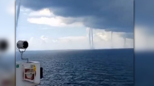 İskenderun Körfezi'nde aynı anda oluşan çok sayıda hortum görüntülendi