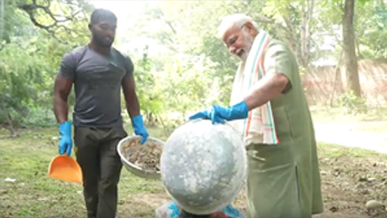 PM Modi Fitness Influencer Ankit Baiyanpuria संग ‘Swachhata Hi Seva' Campaign Sweeping Video Viral