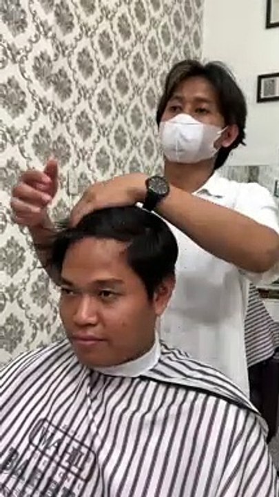 Comma hairstyle