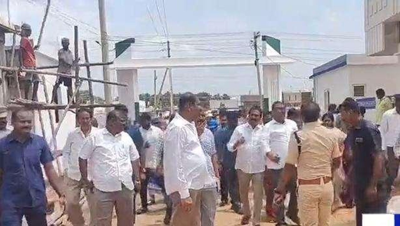 కాకినాడ: జిల్లాలో సీఎం పర్యటన... ఏర్పాట్లను పరిశీలించిన తలశిల