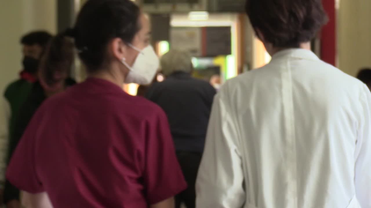 Il Covid rallenta in Italia, parte la campagna vaccinale