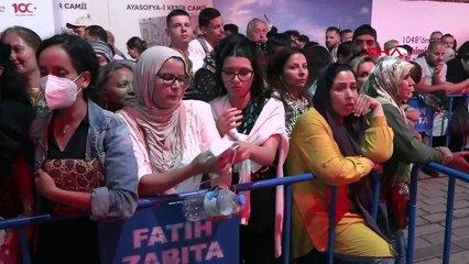 750 Derviches tourneurs se sont produits sur la place Sainte-Sophie