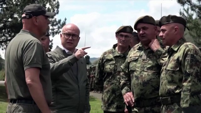 Le gouvernement du Kosovo exige le retrait des soldats serbes