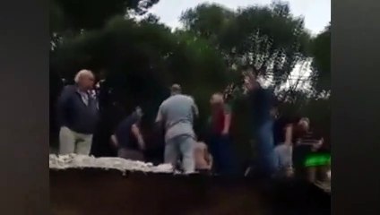 Le maire giflé victime des inondations catastrophiques en Grèce