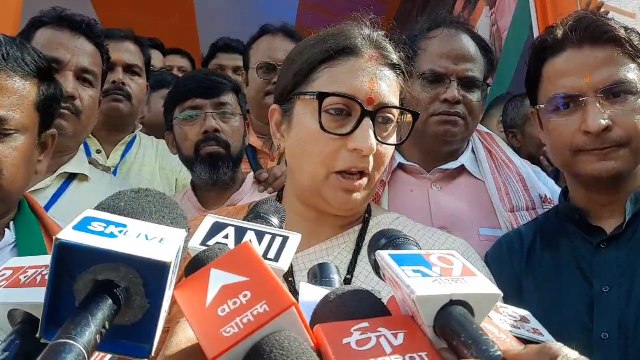 আবাস যোজনায় তৃণমূলের দুর্নীতির জন্য গরীব মানুষ পাকা ঘর পাচ্ছেন না: স্মৃতি ইরানি | Oneindia Bengali