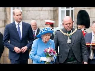 Queen can switch from ‘grandma back to queen’ shown in adorable baby Prince William clip