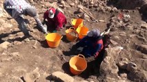 Şanlıurfa'da kazı çalışması sırasında insan heykeli bulundu