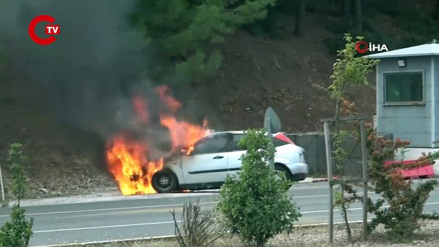 Muğla'da polis kontrol noktasında araç yangını