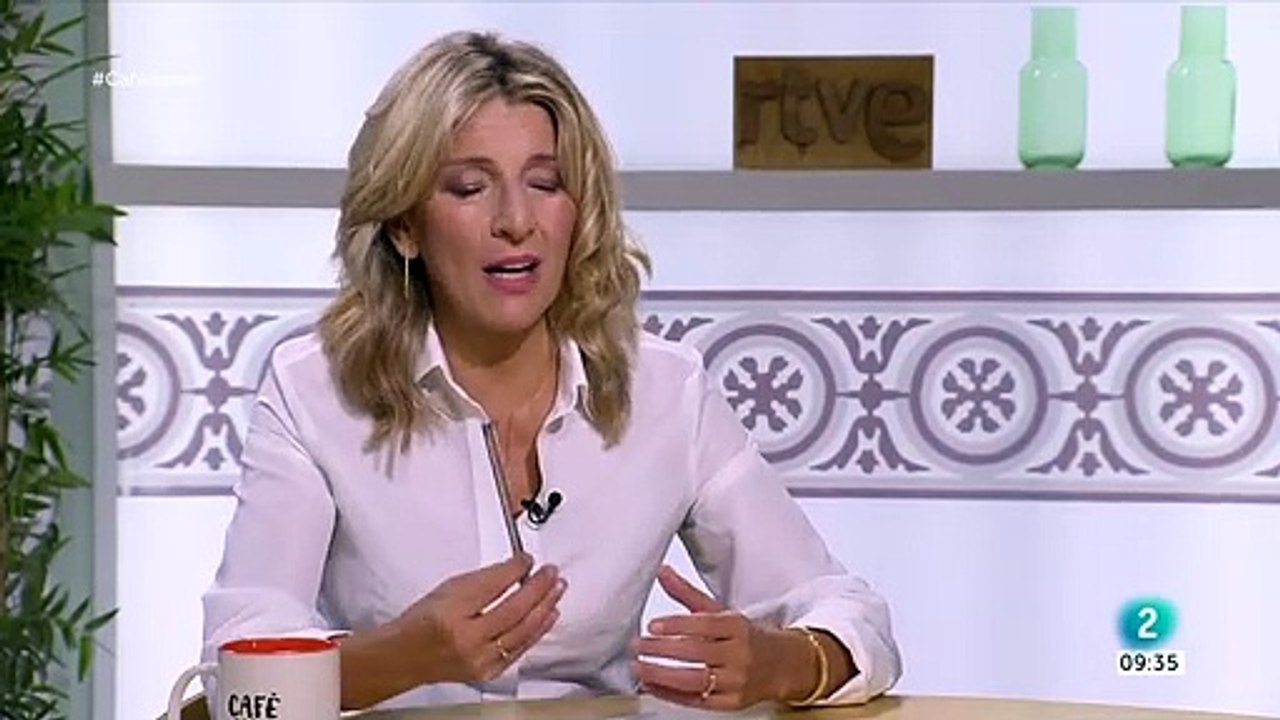 Yolanda Díaz retuerce la realidad para blanquear al prófugo Carles Puigdemont