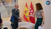 Ayuso recibe al coronel De los Cobos tras recuperar el cargo 