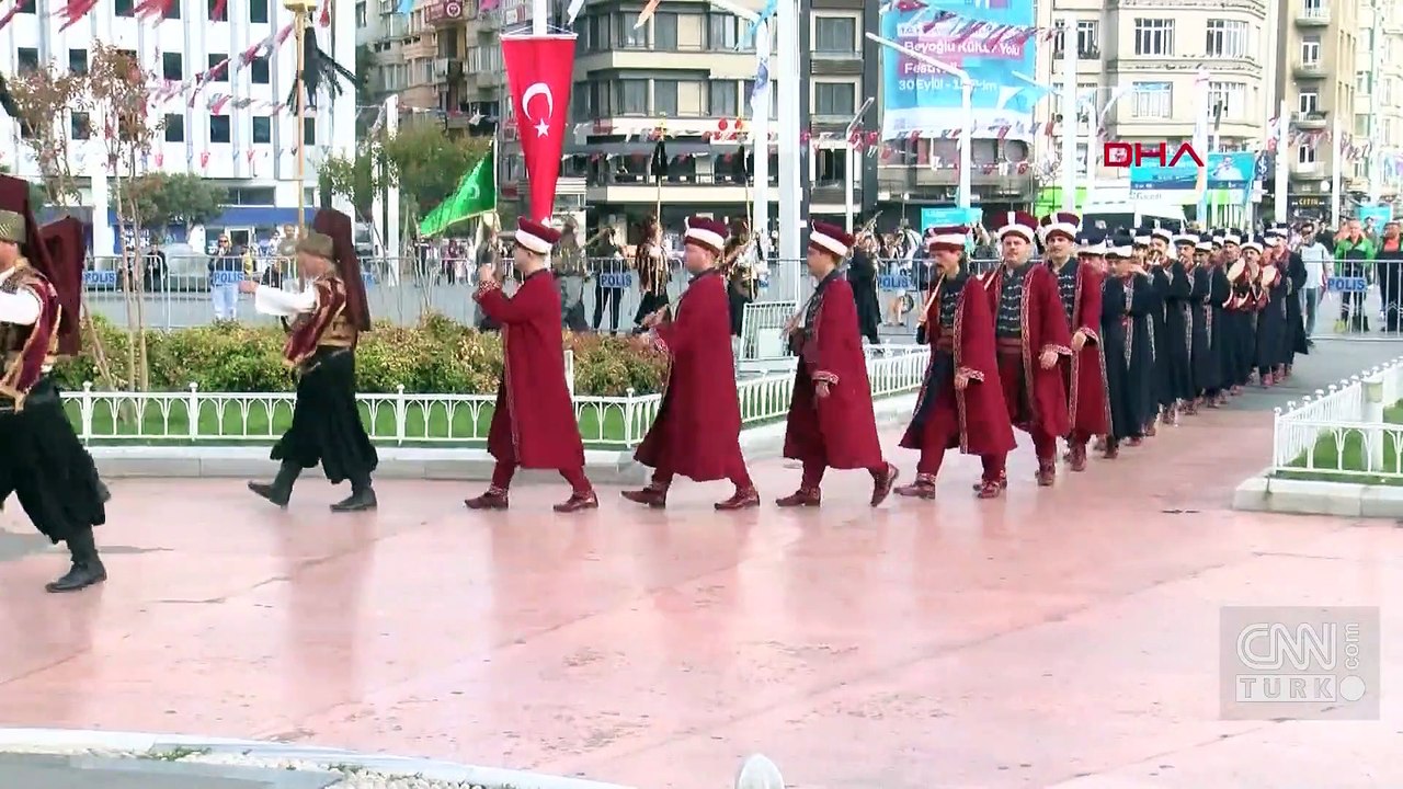 İstanbul'un Kurtuluş’unun 100’üncü yılı Taksim’de kutlandı