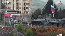 Nagorno-Karabakh, soldati russi a Stepanakert: carri armati tra le strade deserte
