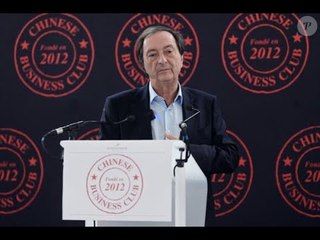 Michel-Edouard Leclerc à la station essence : le grand patron déconcertant en look décontracté, la