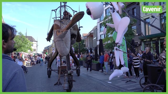 Les Hurlus éberlués au festival des arts de rue de Mouscron