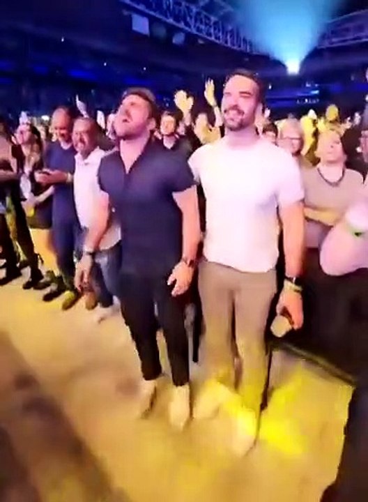 Eduardo Leite é criticado por dançar em show de Ivete Sangalo; entenda