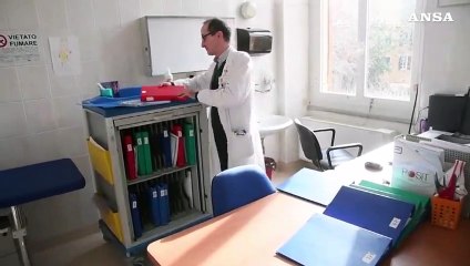 Ai medici 289 euro in piu', stop alle ore di lavoro "regalate"