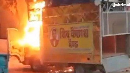 ग्वालियर: बैंड मार्केट में आगजनी से मचा हड़कंप, गाड़ी जलकर खाक