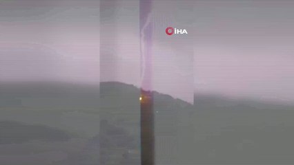 Rize'de yıldırımın düşme anı kameraya yansıdı